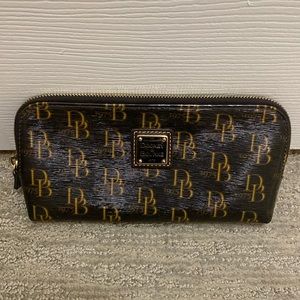 Dooney & Bourke pouch